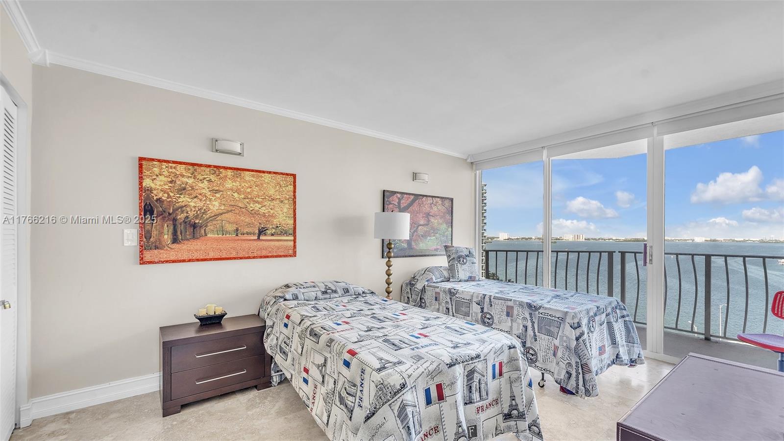 7601 E Treasure Dr 1518