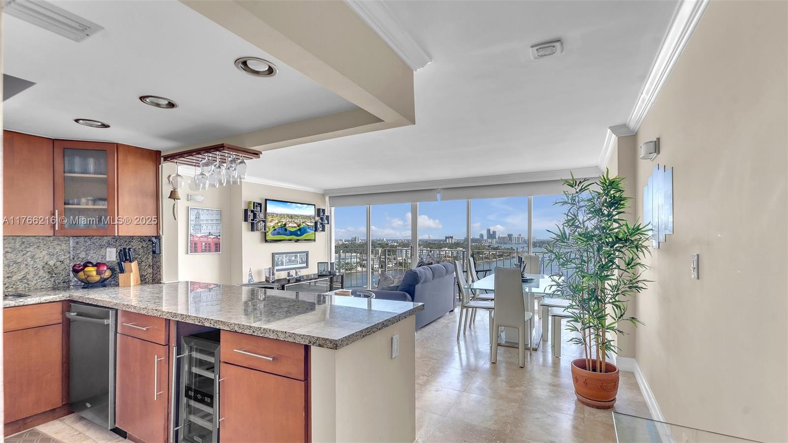 7601 E Treasure Dr 1518