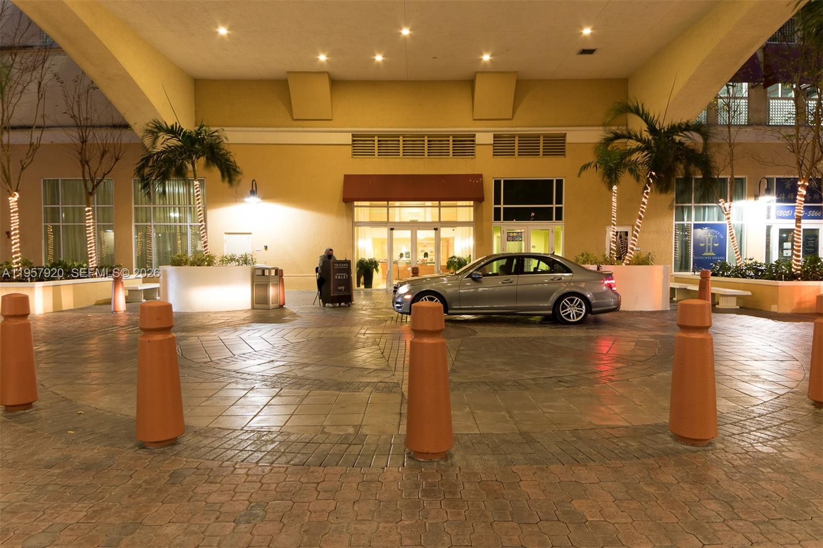 TOSCANO CONDO - Residential