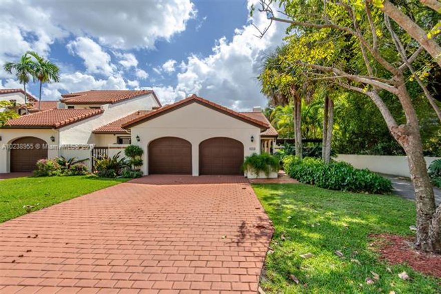 Beautiful Doral Colony garden townhome at 16 tee of Gold- Trump Doral golf course member access by golf cart. Patios and 3 elegant fountains make this dream living in tropical Florida. Grand master bedroom on 1st floor with large finished walk-in closet & Spa master bath.&#xD;&#xA;Marble floors through out ground floor and cherry wood loft floors add a gracious elegance to great room and separate dining and loft w/bath. Granite kitchen counters w/island & wine closet. Guest room and bath 1st floor & 2 car garage.