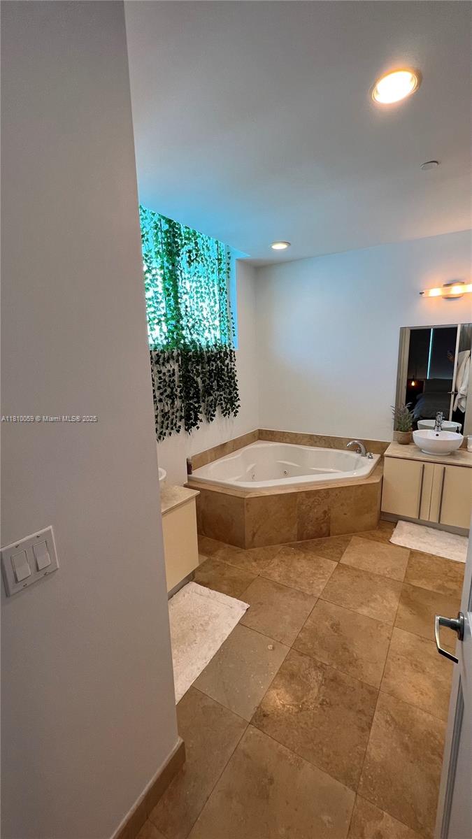 STAR LOFTS ON THE BAY CON - Residential