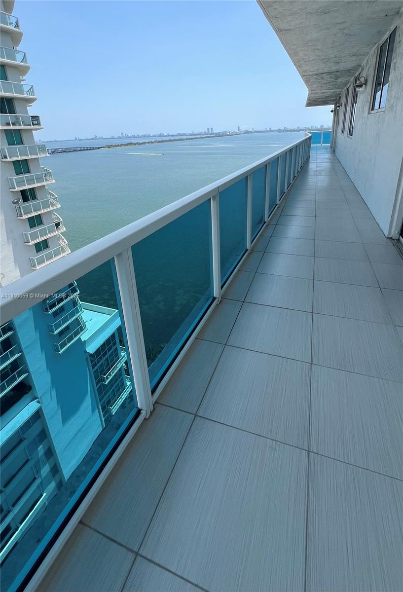 STAR LOFTS ON THE BAY CON - Residential