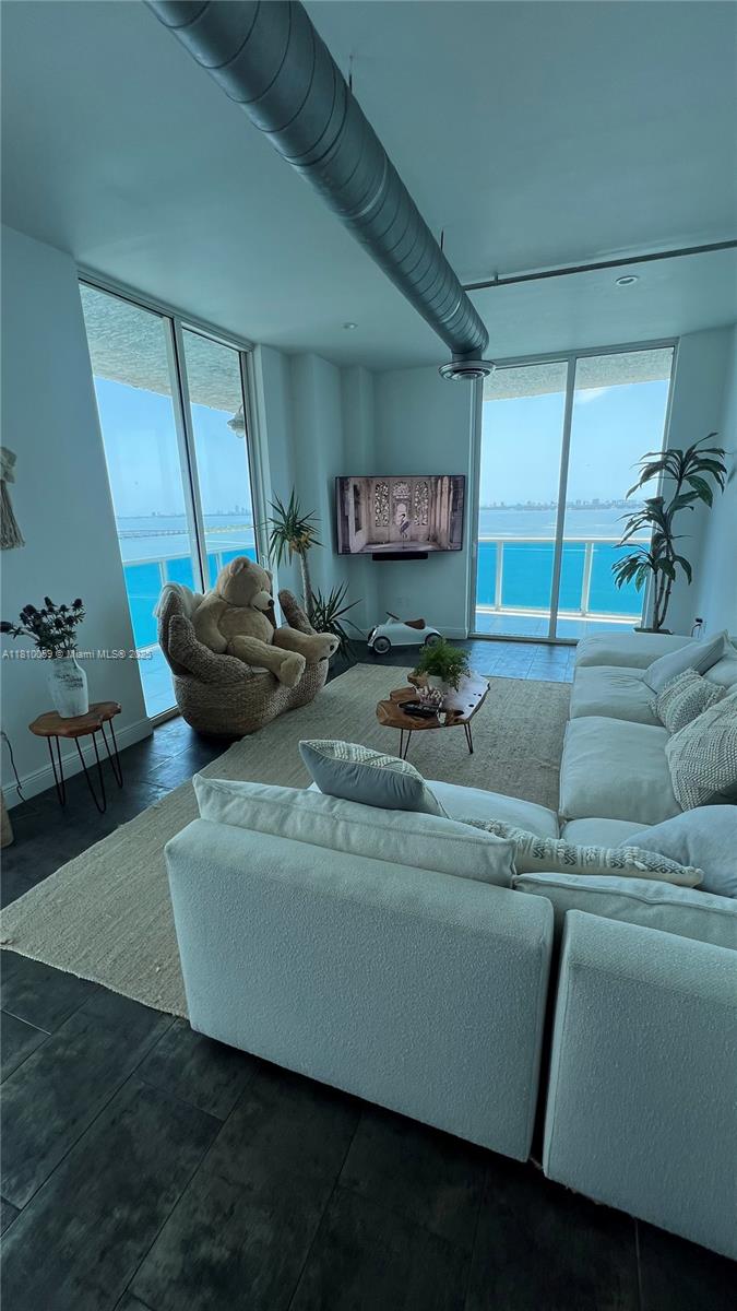 STAR LOFTS ON THE BAY CON - Residential