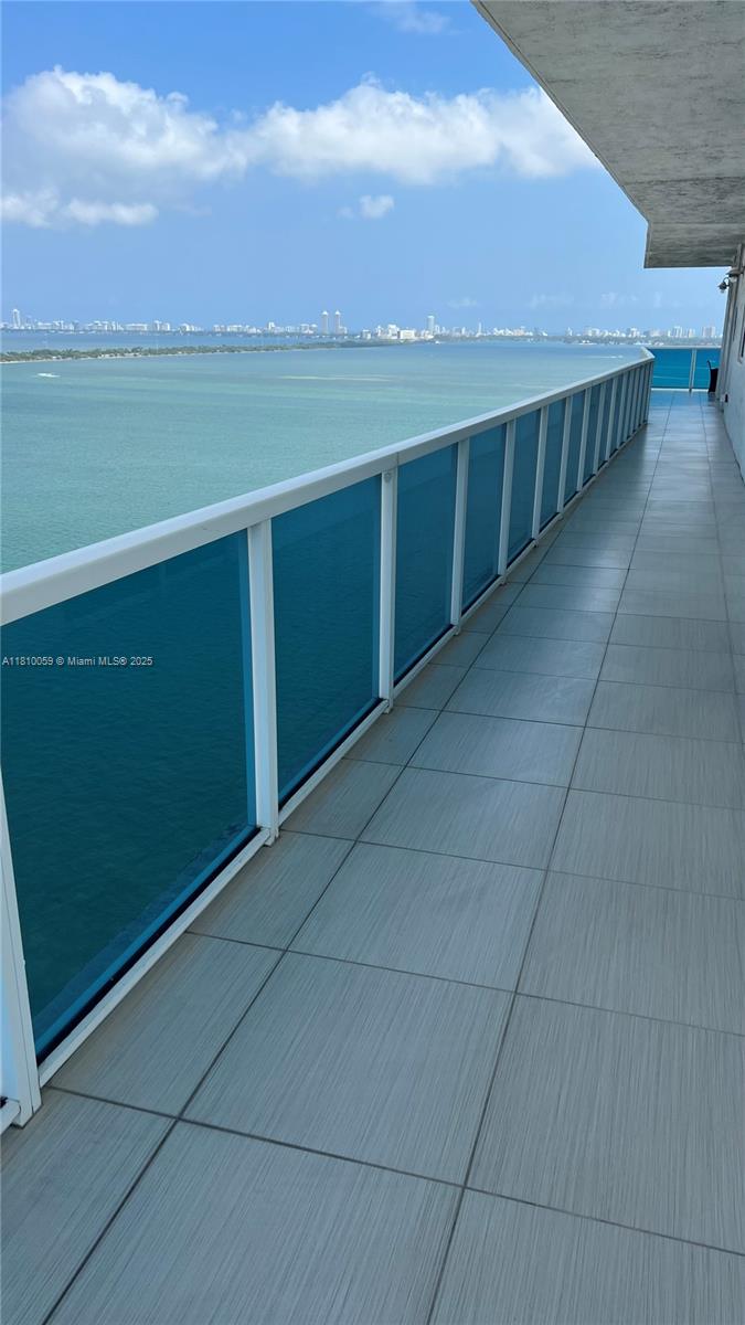 STAR LOFTS ON THE BAY CON - Residential