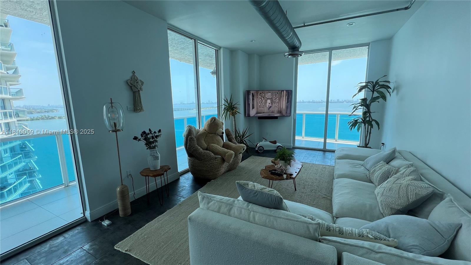 STAR LOFTS ON THE BAY CON - Residential