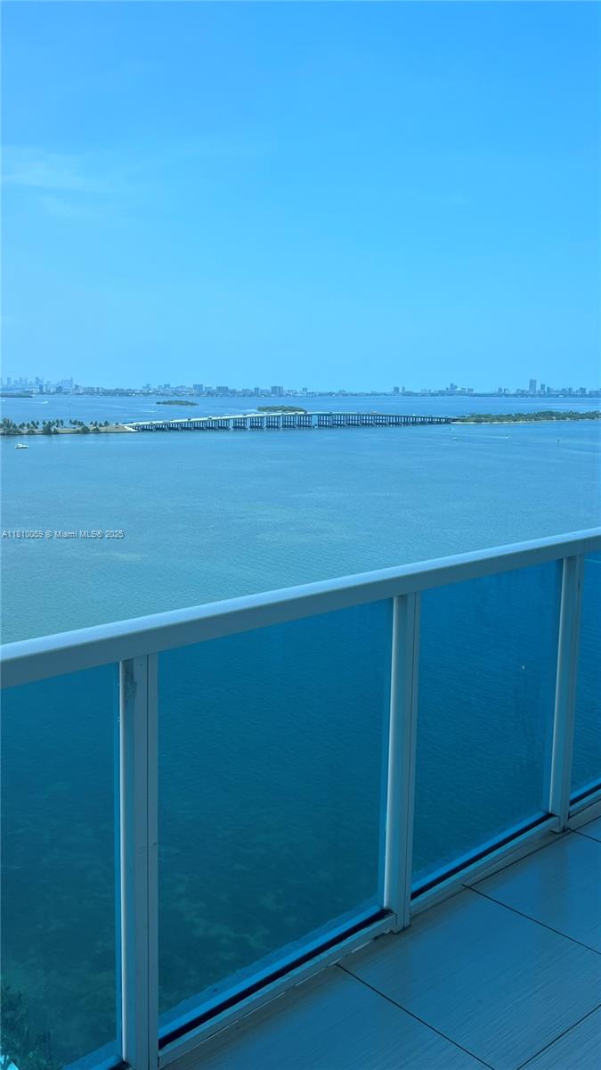 STAR LOFTS ON THE BAY CON - Residential