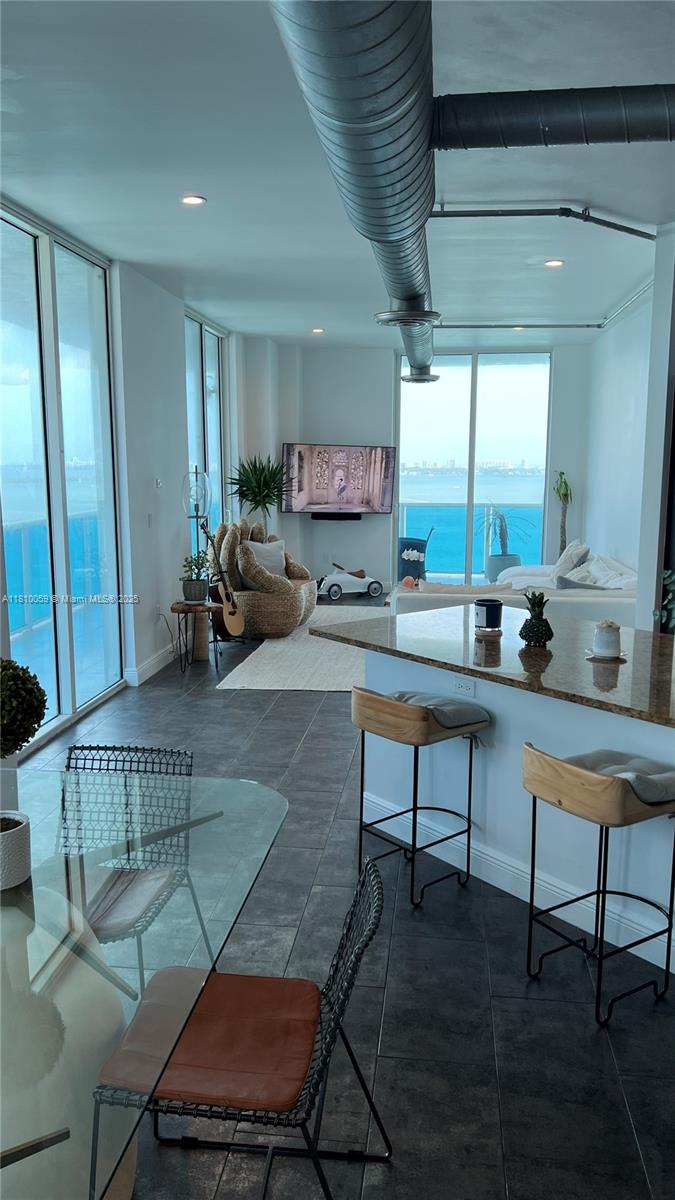 STAR LOFTS ON THE BAY CON - Residential