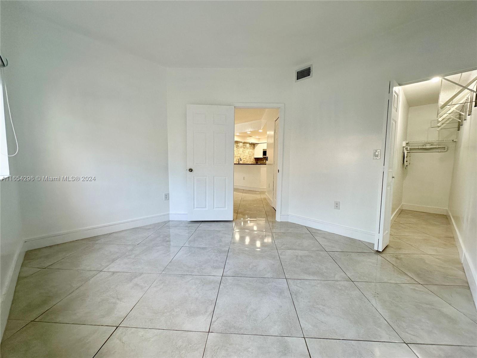 MARINA OAKS CONDO - Residential Lease