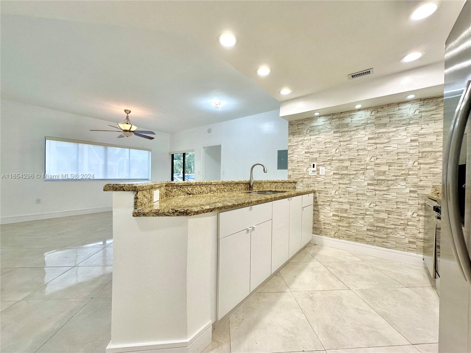 MARINA OAKS CONDO - Residential Lease