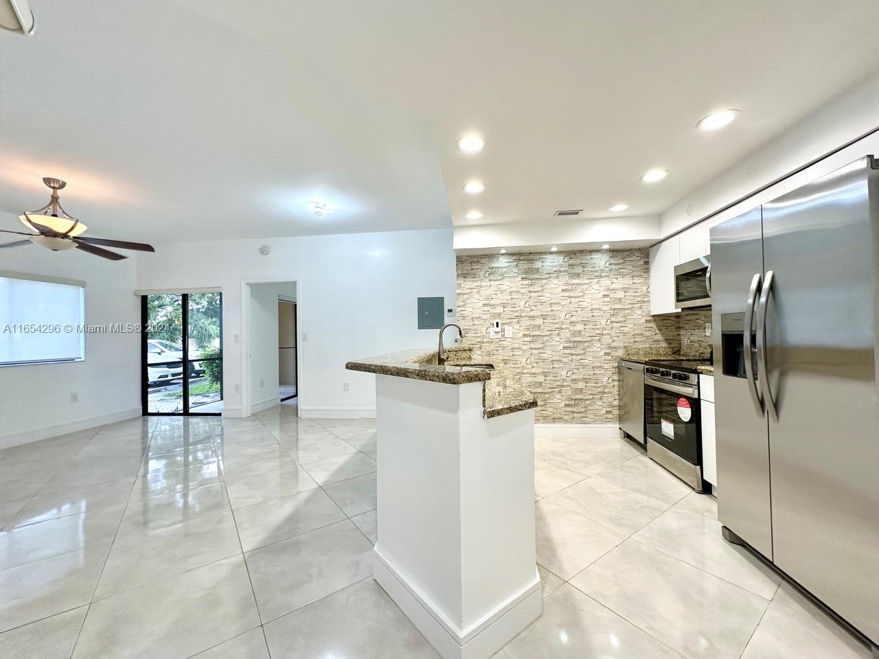 Beautiful and completely remodeled 2bed/2bath unit located at Marina Oaks. All new brand new appliances, freshly painted, great split floor plan with walk in closets on both bedrooms, tile throughout, newer AC unit and tankless water heater. This unit is located on the 1st floor and offers lots of natural light. Community offers pool, jacuzzi, tennis court, gym and security patrol. Amazing location close to everything.