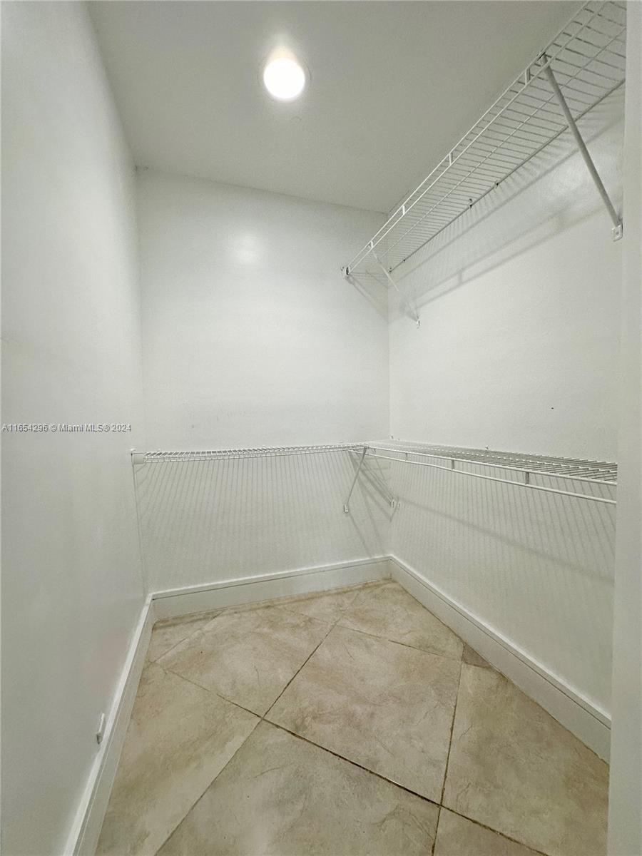 MARINA OAKS CONDO - Residential Lease