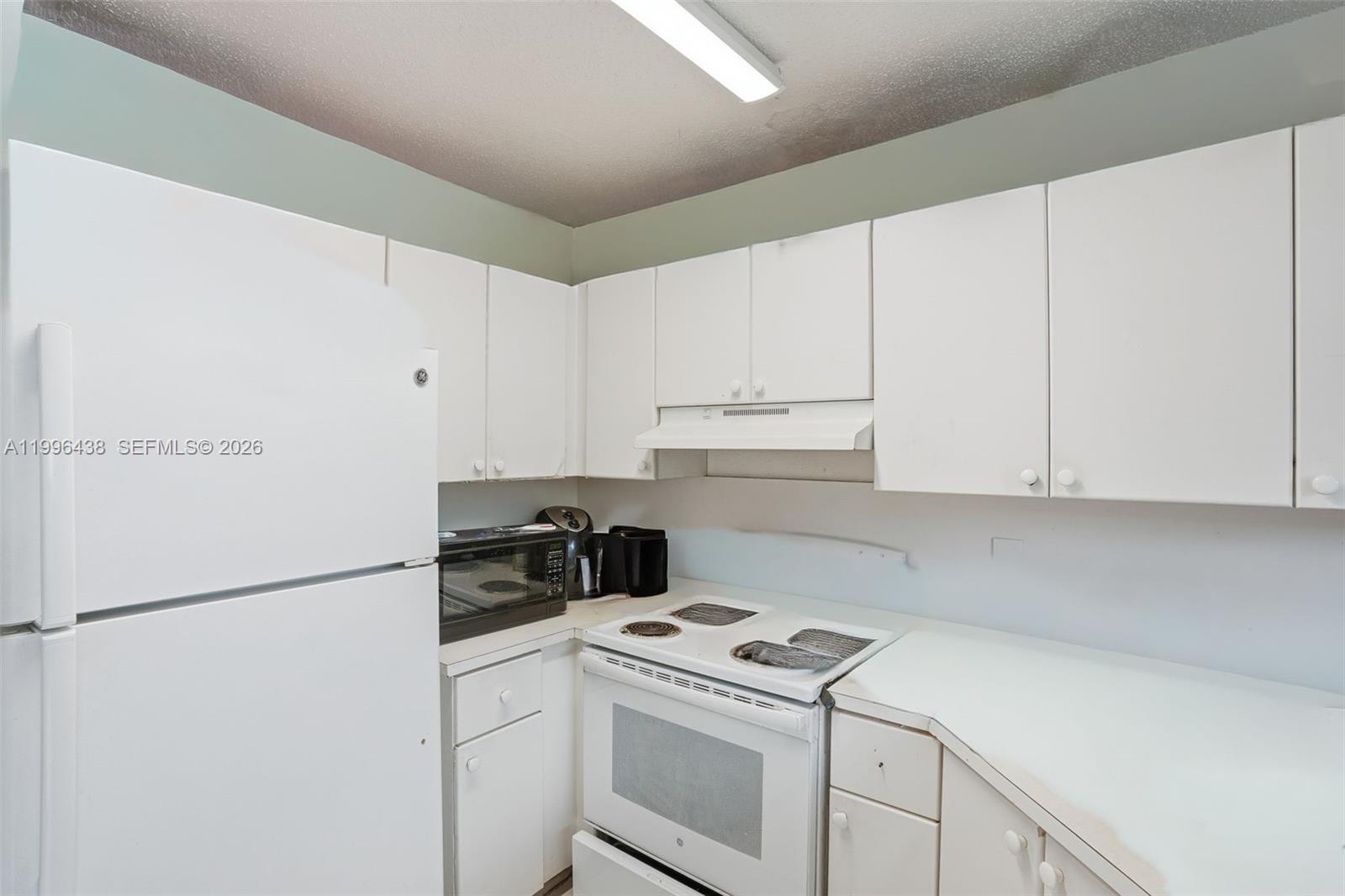 IBIS VILLA AT MIAMI GARDE - Residential Lease