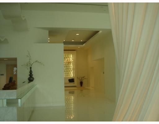 Largest 1 bed/1 bath facing the river. European kitchen, granite counter tops, stainless steel appliances, floor to ceiling glass windows, large balcony, chef tables for 24 guests, spa, steam sauna, meditation area, theater, library, racquetball, pool, wa terfall, walking distance to metro rail, Mary Brickell Village & Financial district.