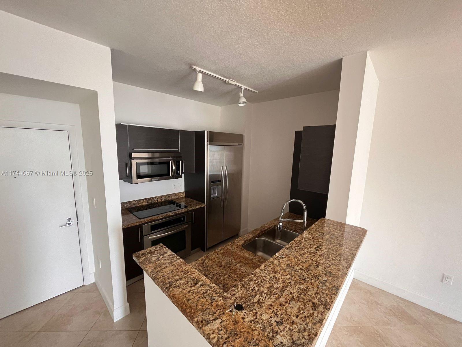 CITYPLACE SOUTH TOWER CON - Residential Lease