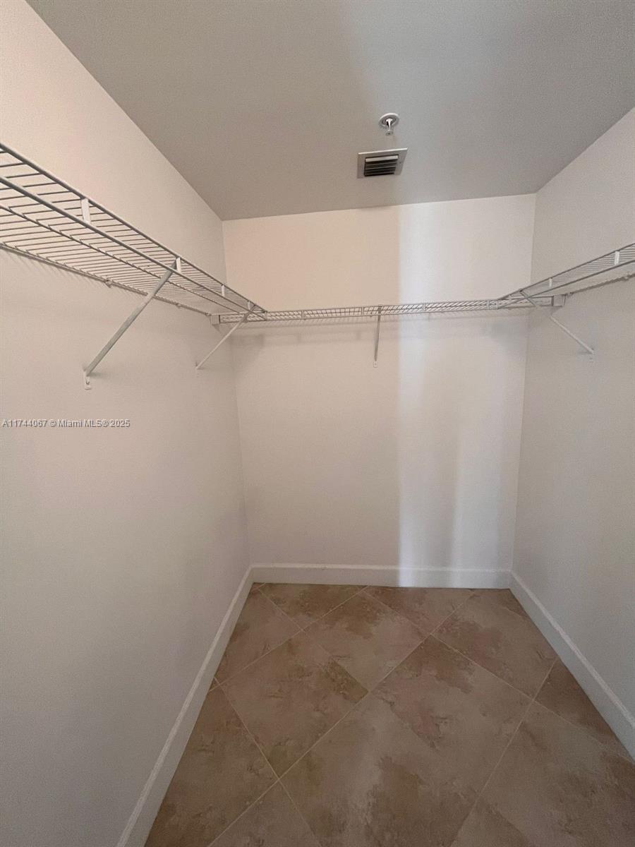 CITYPLACE SOUTH TOWER CON - Residential Lease
