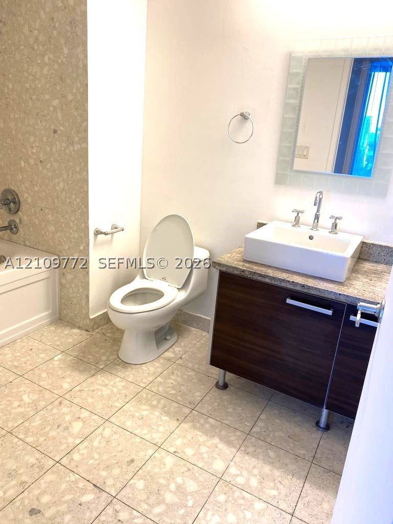185 SW 7th St 1608
