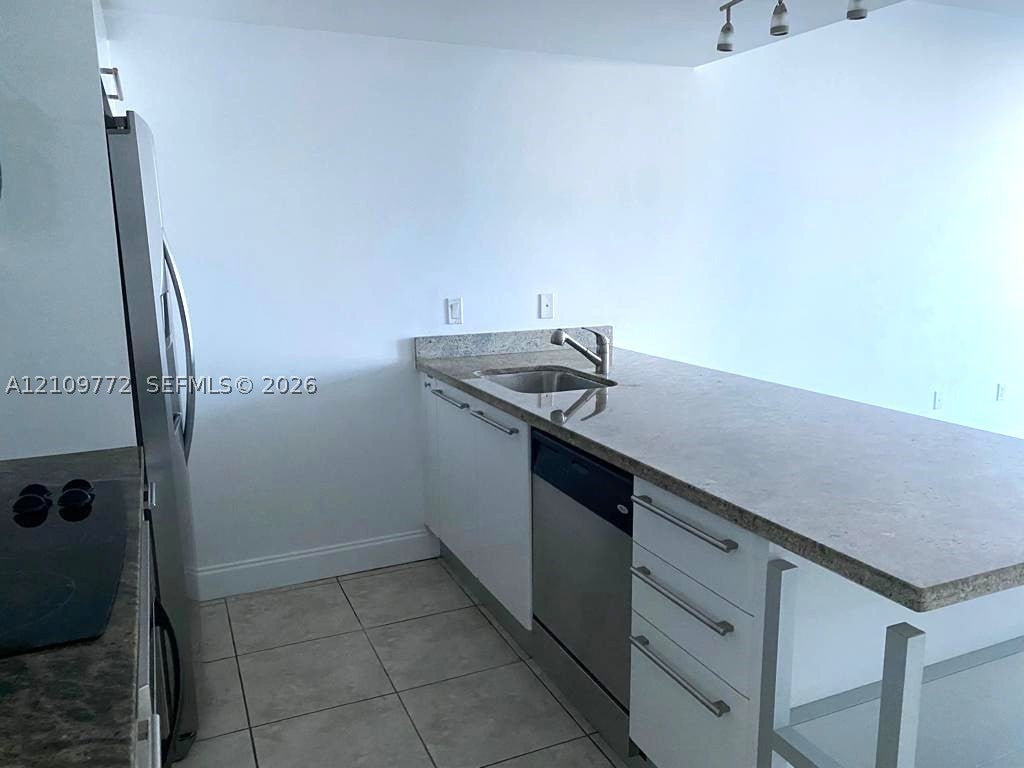 185 SW 7th St 1608