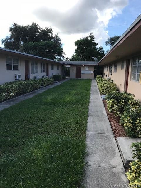 Beautiful 1 bedroom Condo in quiet complex close to transportation and shopping. first and security move in/ no criminal background, no evictions