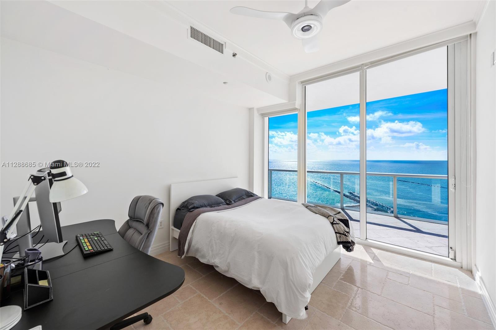 CONTINUUM ON SOUTH BEACH - Residential