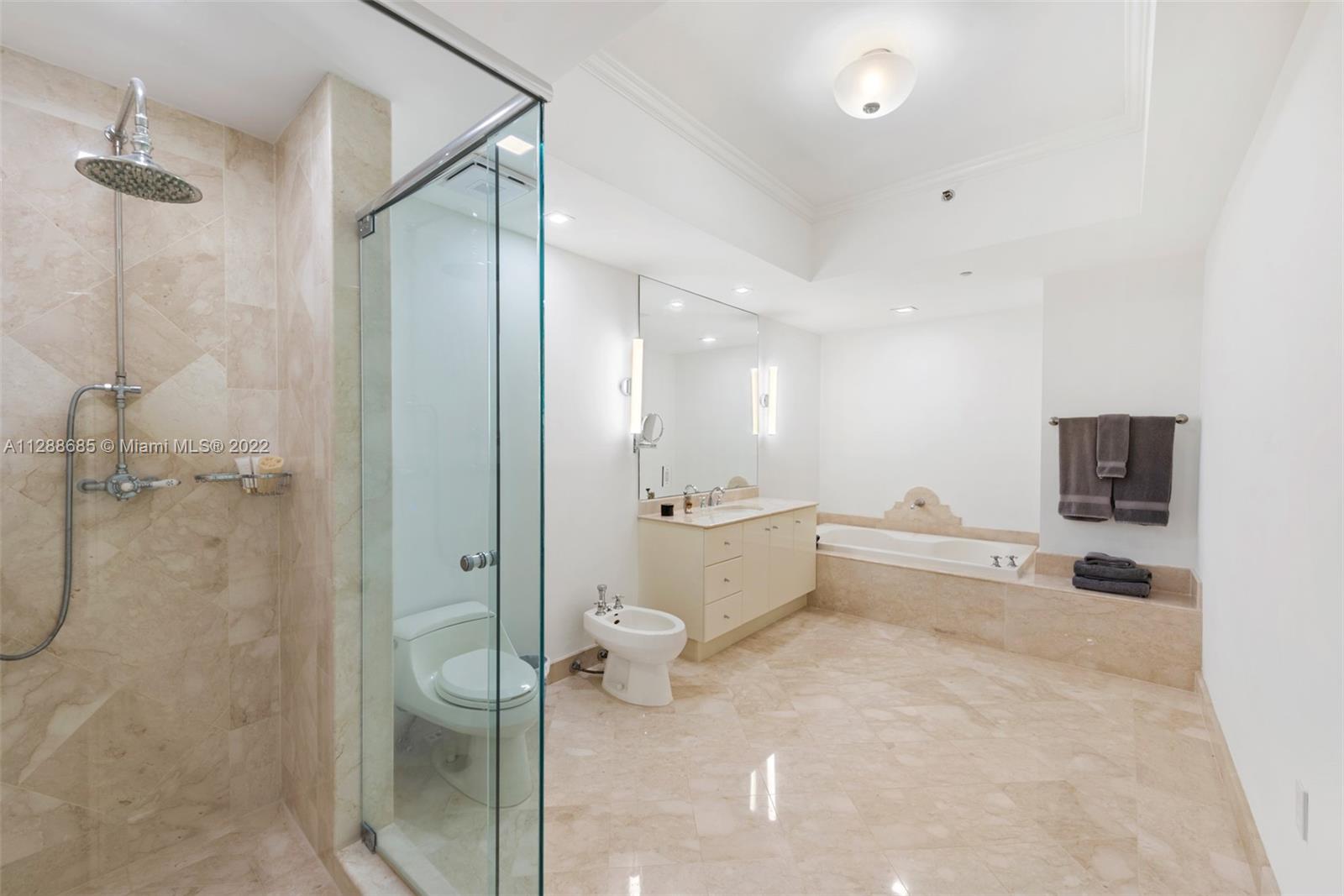 CONTINUUM ON SOUTH BEACH - Residential