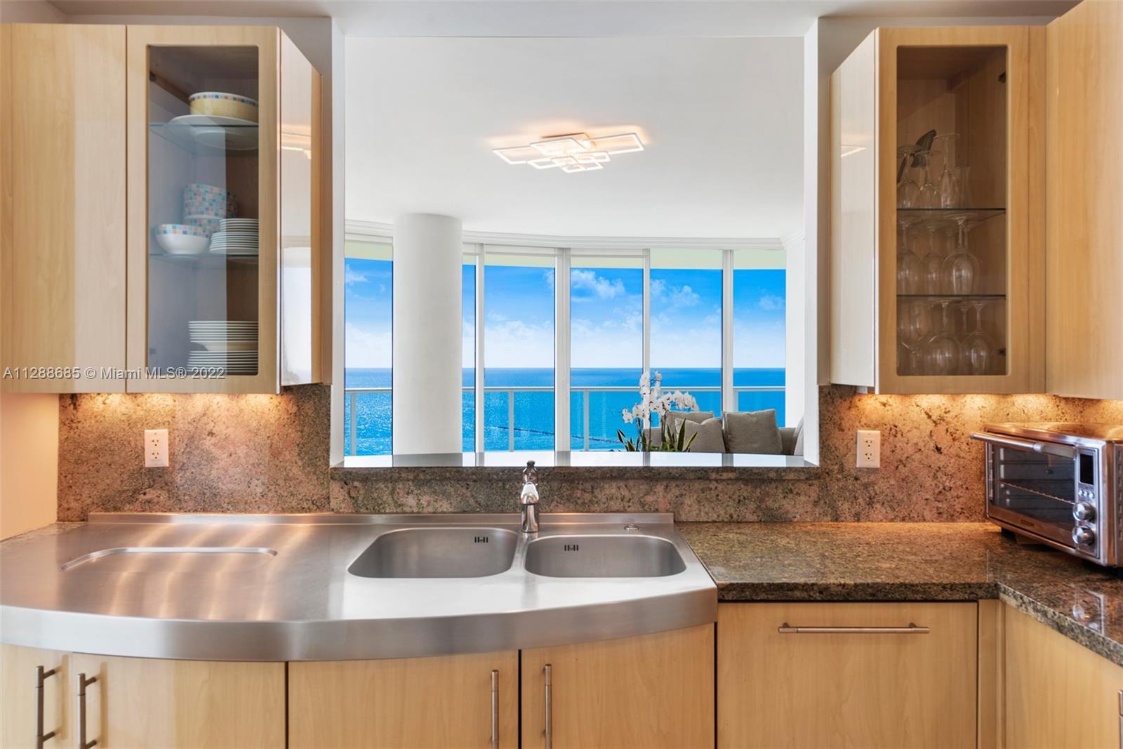 CONTINUUM ON SOUTH BEACH - Residential