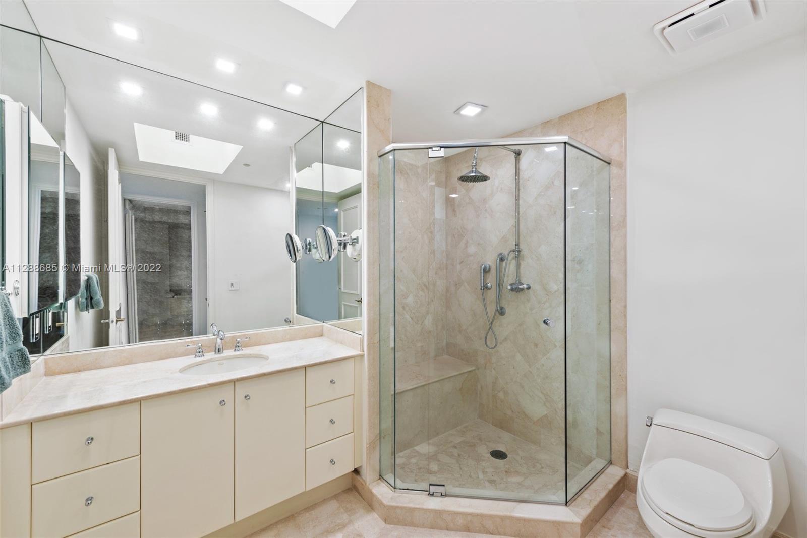 CONTINUUM ON SOUTH BEACH - Residential