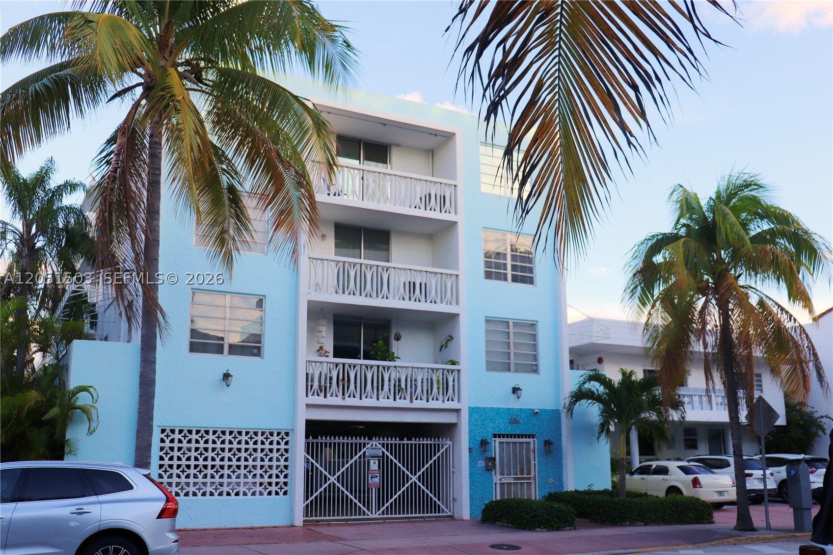 335 Collins Ave 203