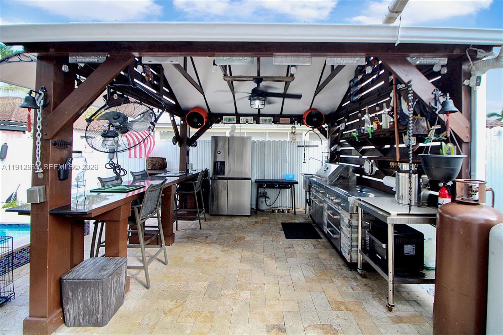 LAROC ESTATES - Residential