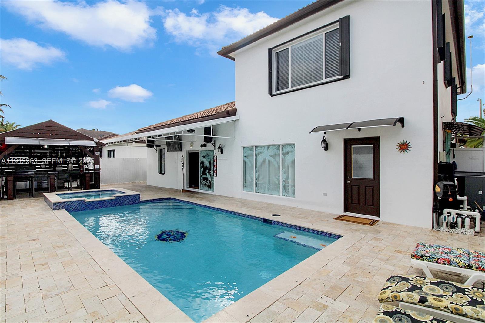 LAROC ESTATES - Residential