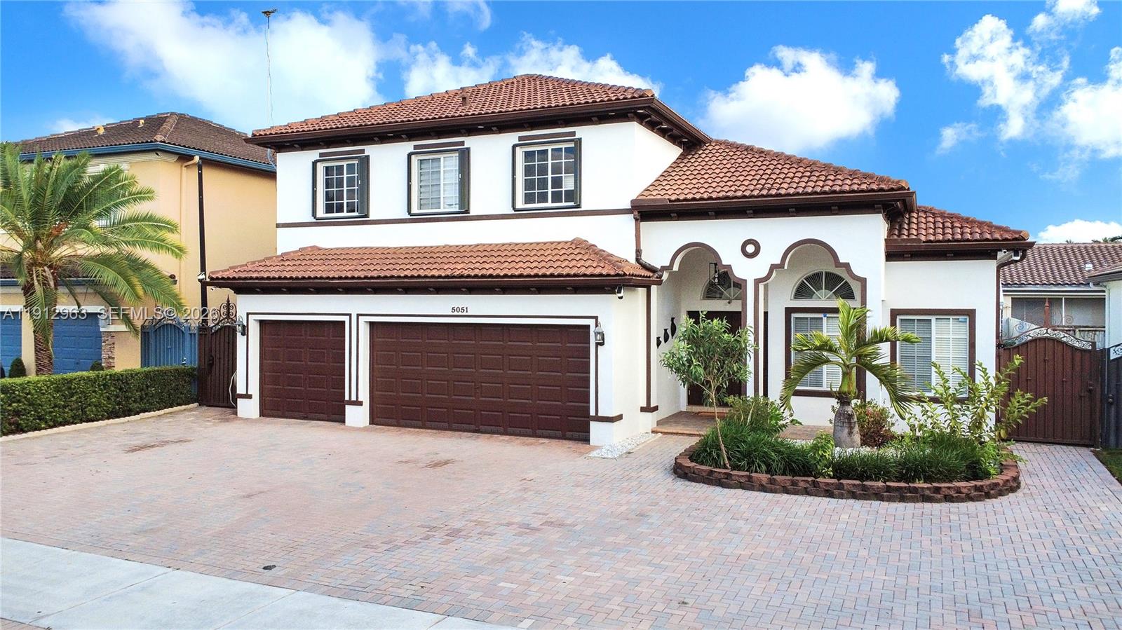 LAROC ESTATES - Residential