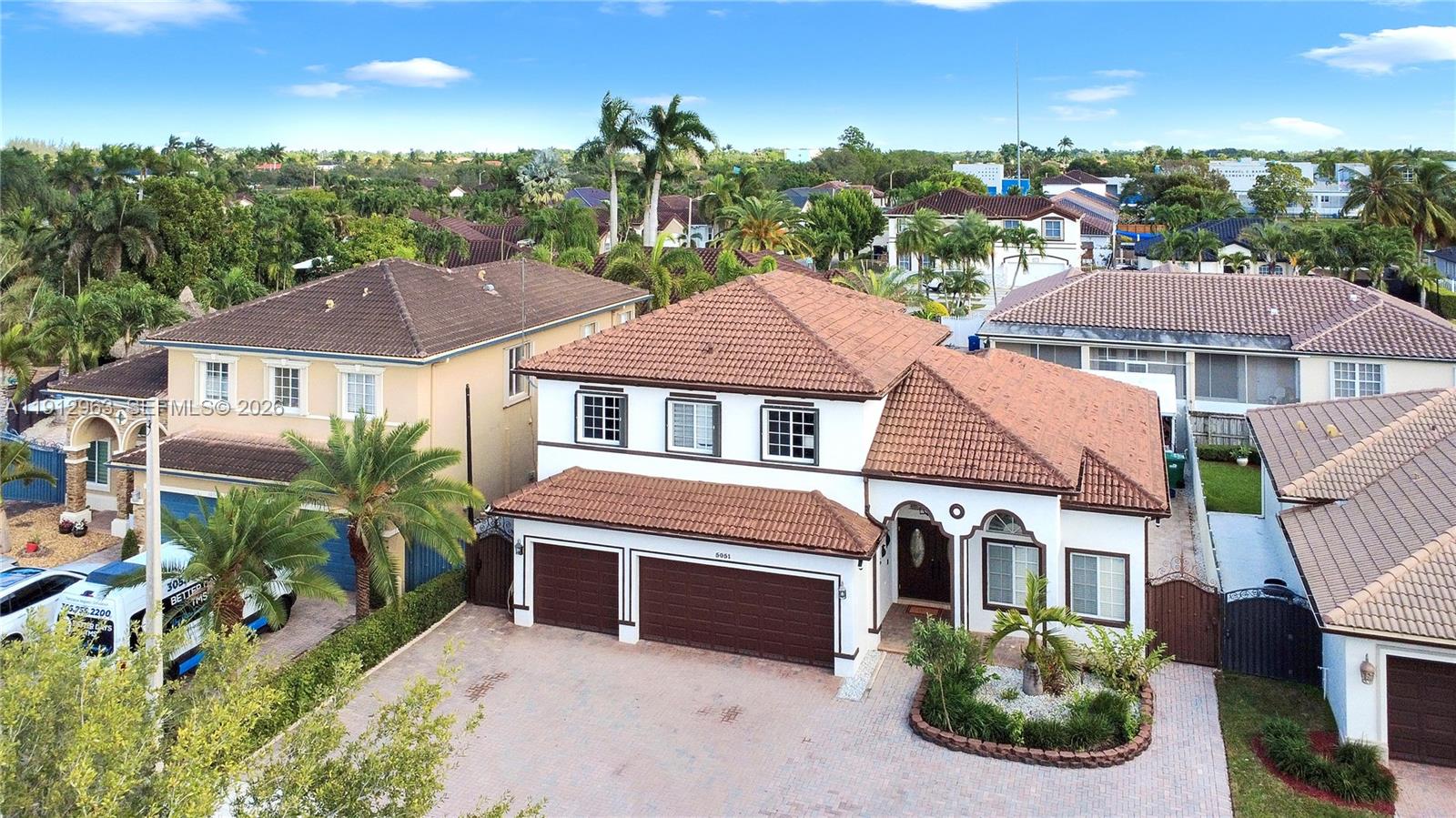 LAROC ESTATES - Residential