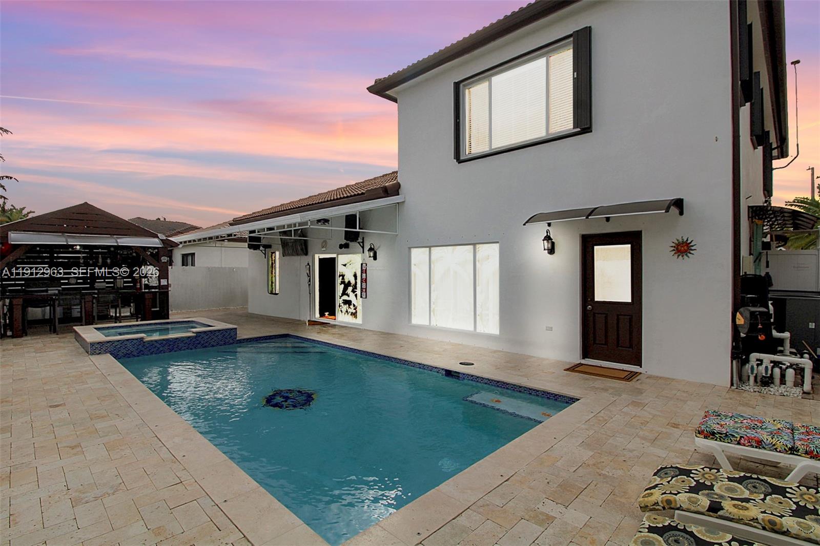 LAROC ESTATES - Residential