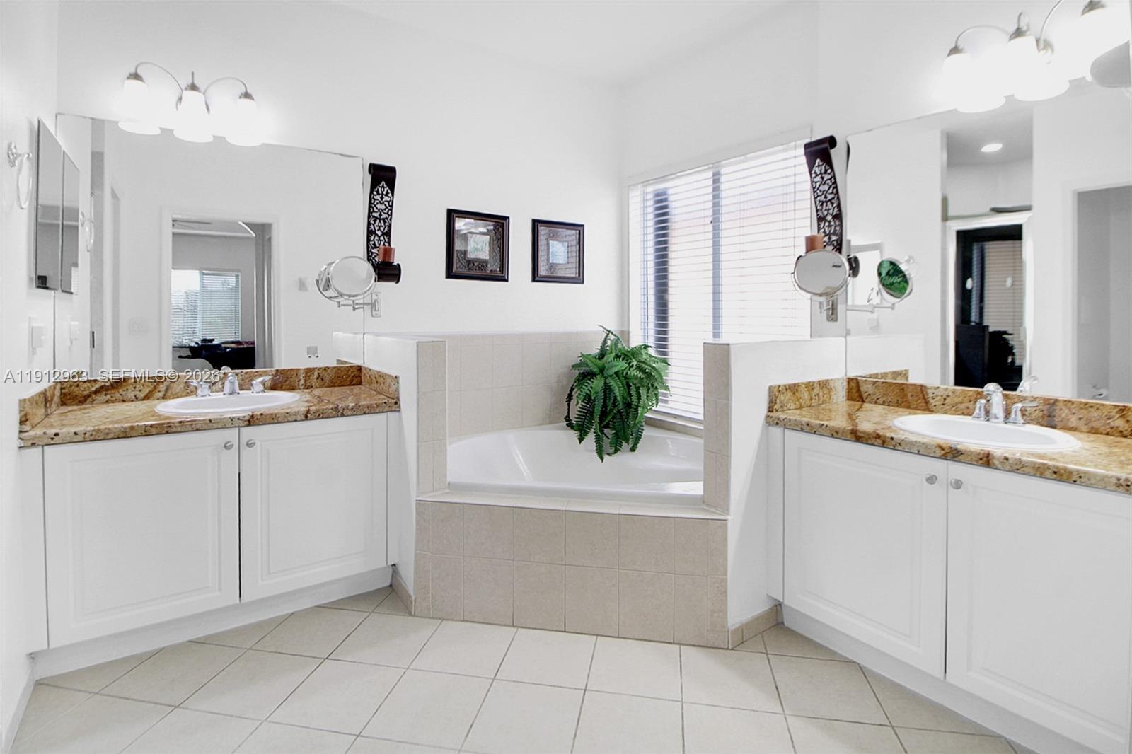 LAROC ESTATES - Residential