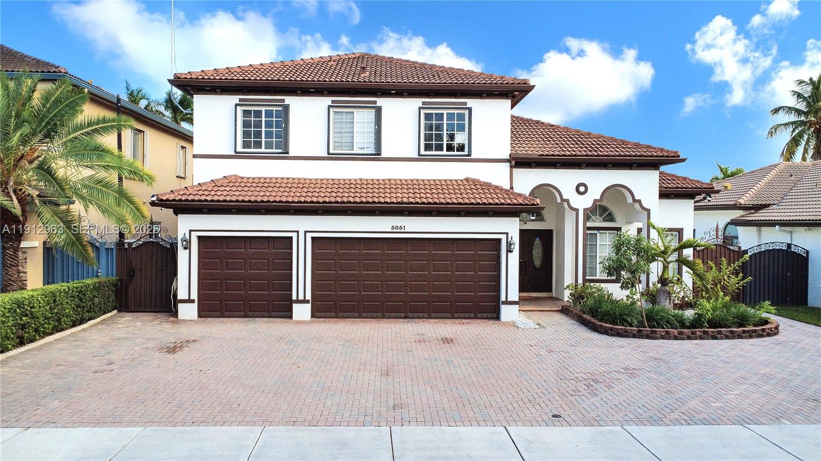 LAROC ESTATES - Residential