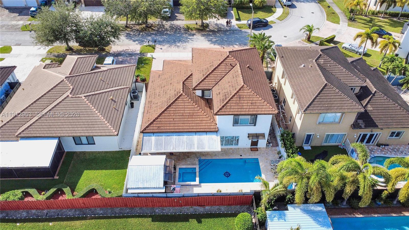 LAROC ESTATES - Residential