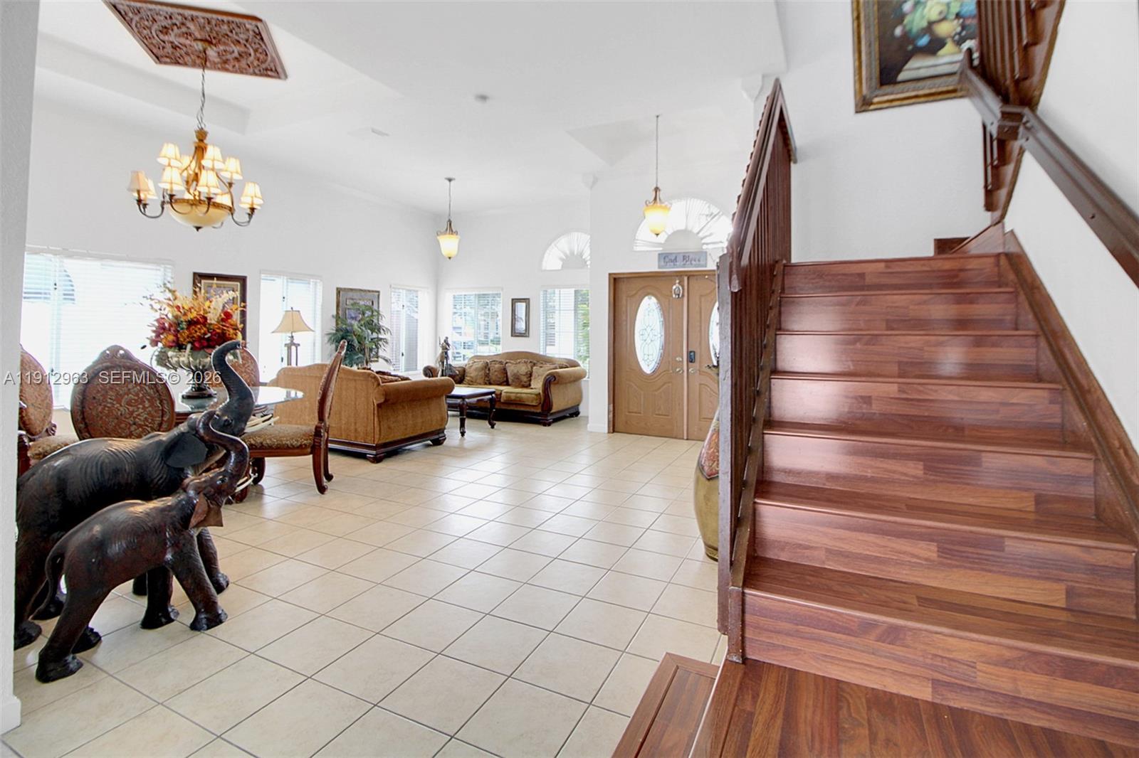 LAROC ESTATES - Residential