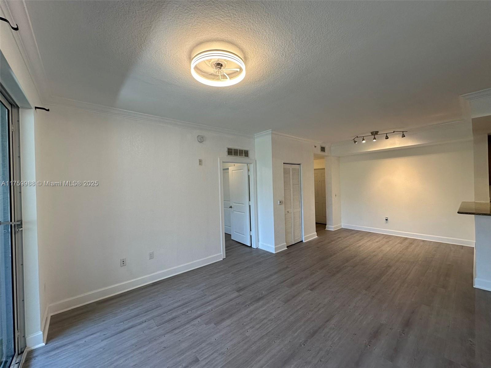 VIZCAYA LAKES CONDO - Residential Lease