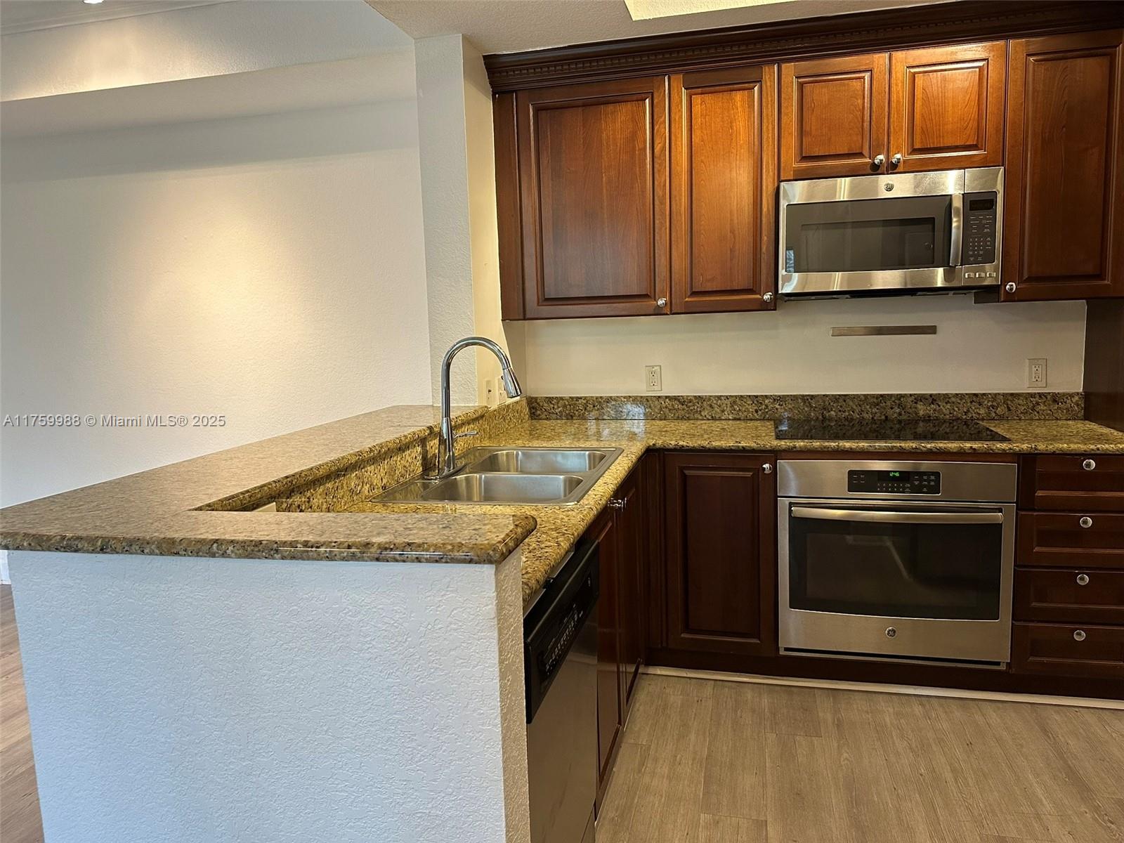 VIZCAYA LAKES CONDO - Residential Lease