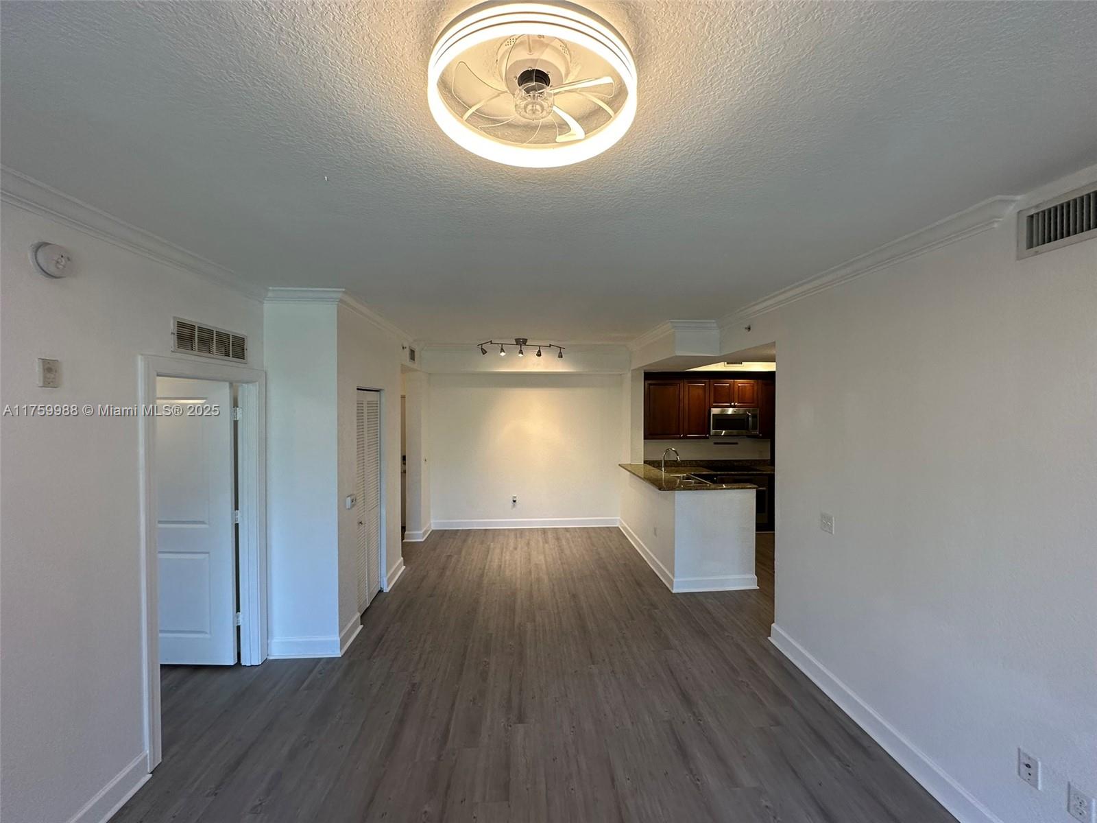 VIZCAYA LAKES CONDO - Residential Lease