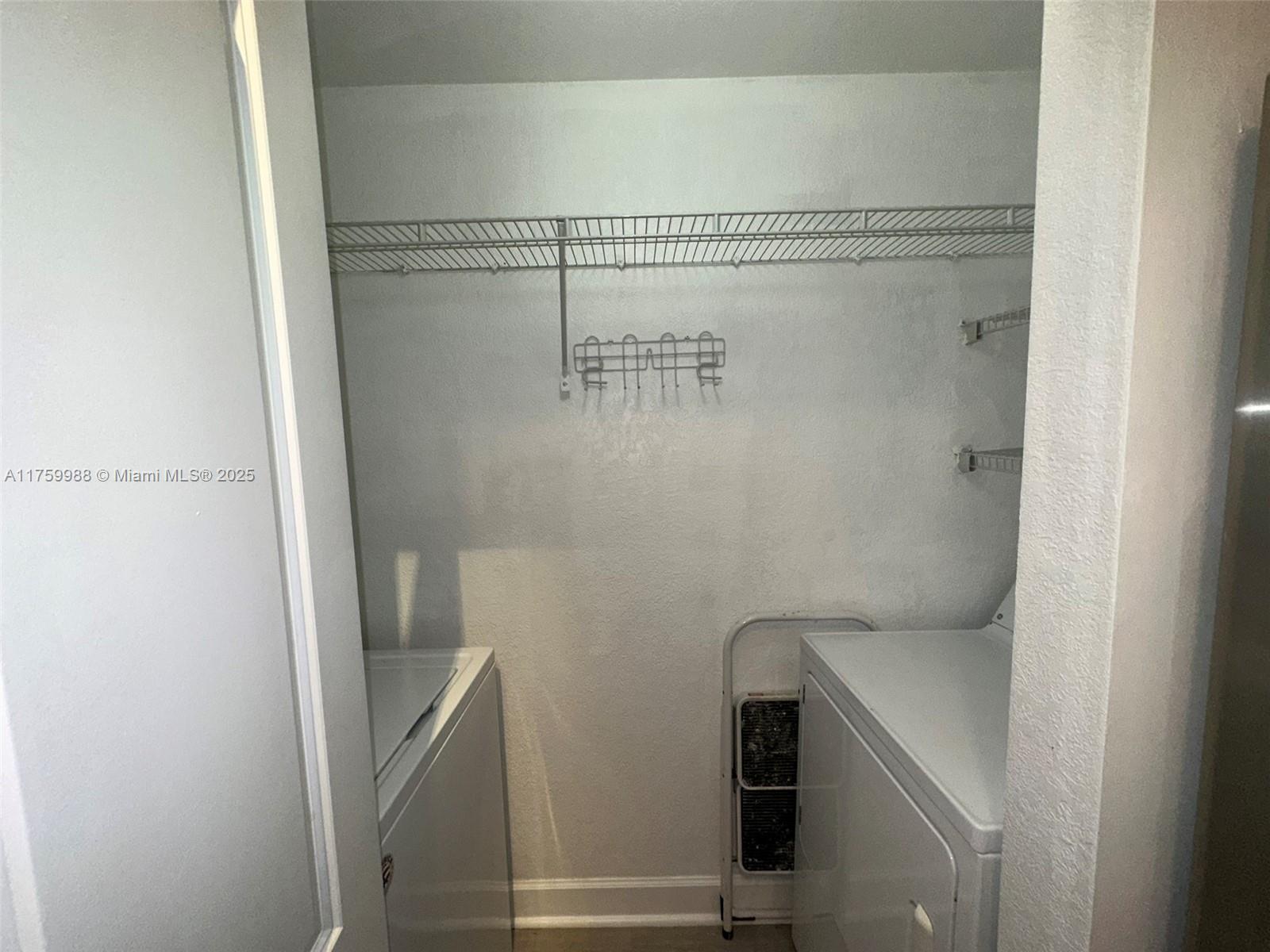 VIZCAYA LAKES CONDO - Residential Lease