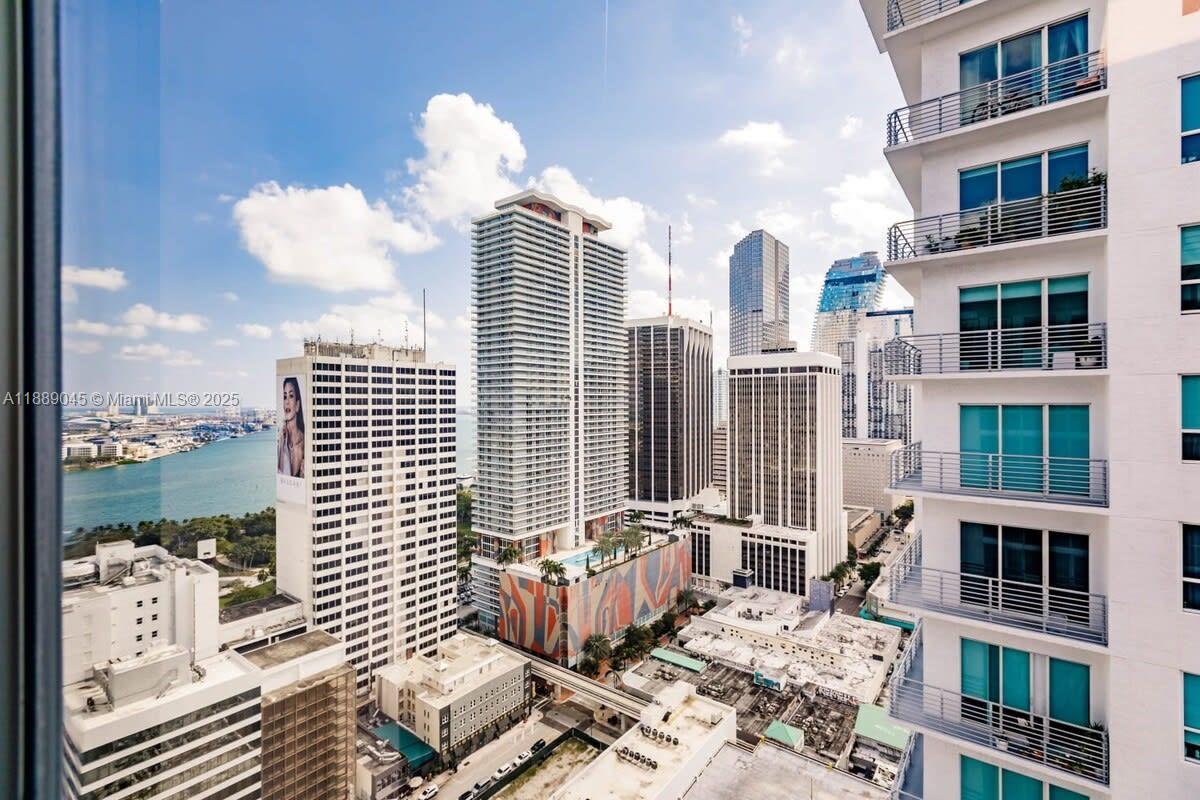 227 NE 2nd St 3001