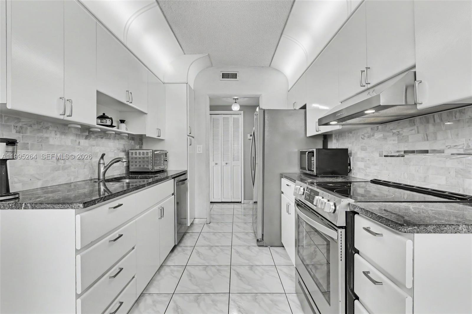 4200 Hillcrest Dr 700