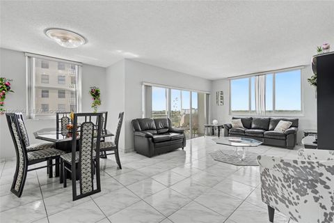 Photo of 4200 Hillcrest Dr #700, Hollywood, FL 33021 (MLS # A11995264)