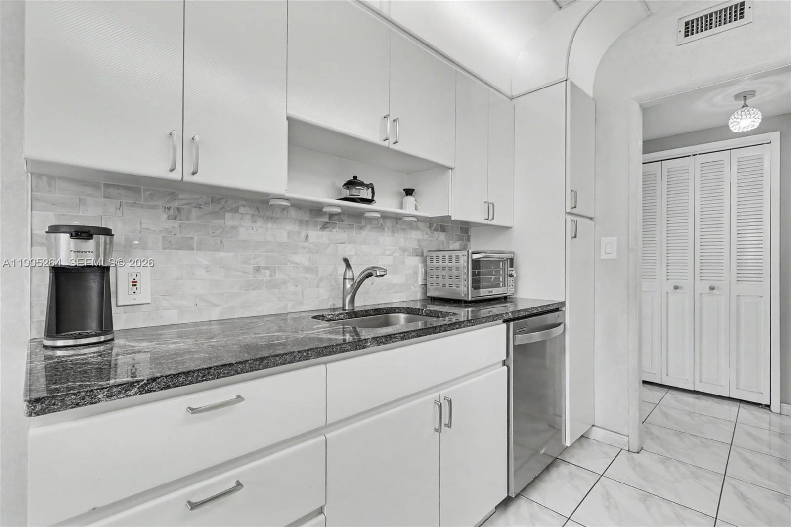 HILLCREST EAST NO 24 COND - Residential