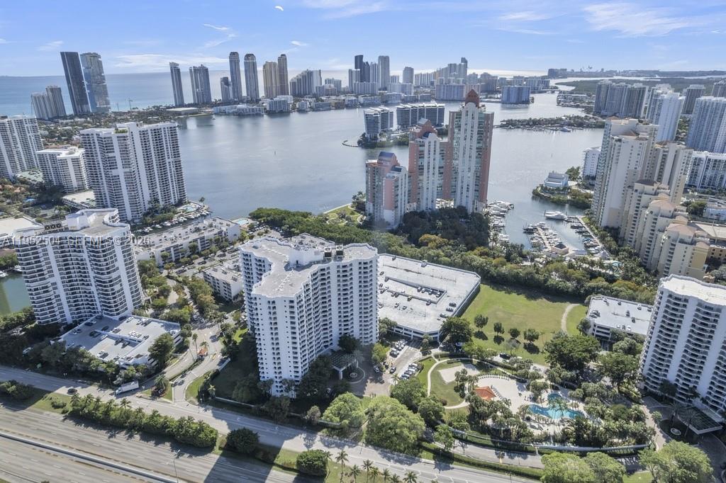 PARC CENTRAL AVENTURA EAS - Residential
