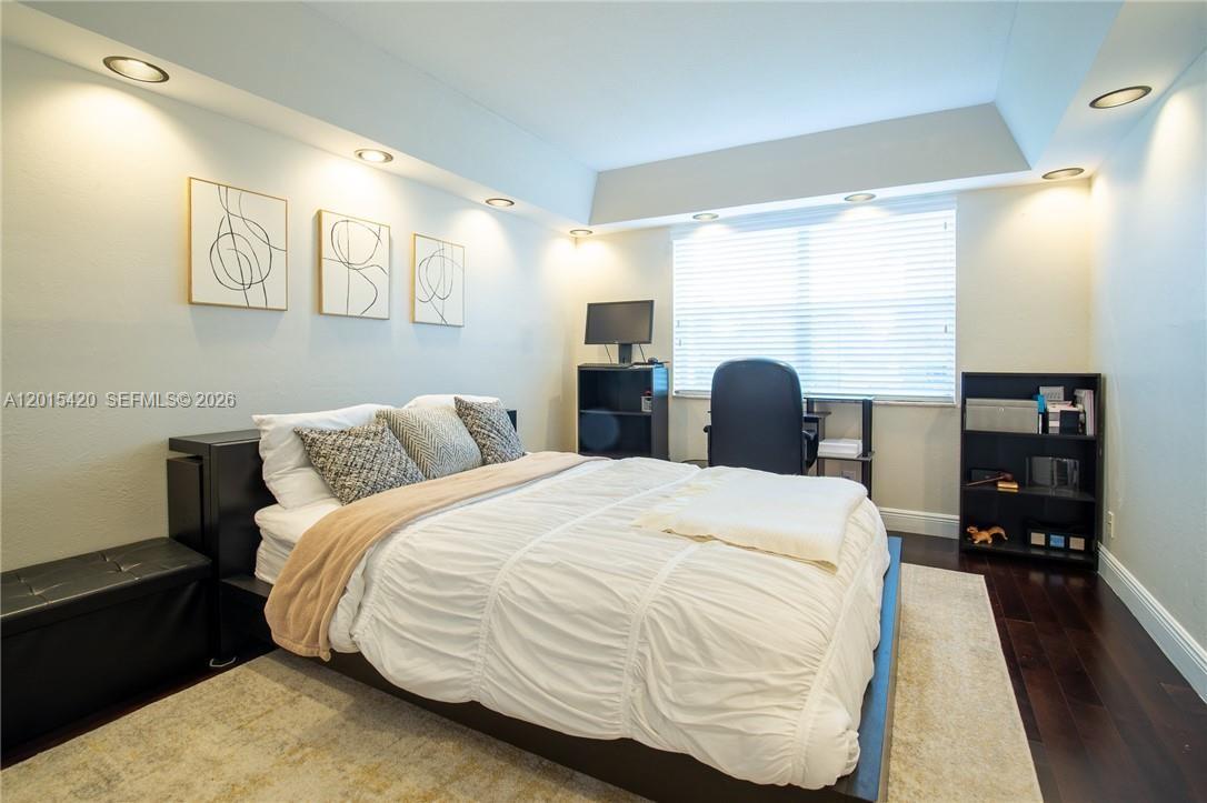 NOVA GARDENS CONDO - Residential