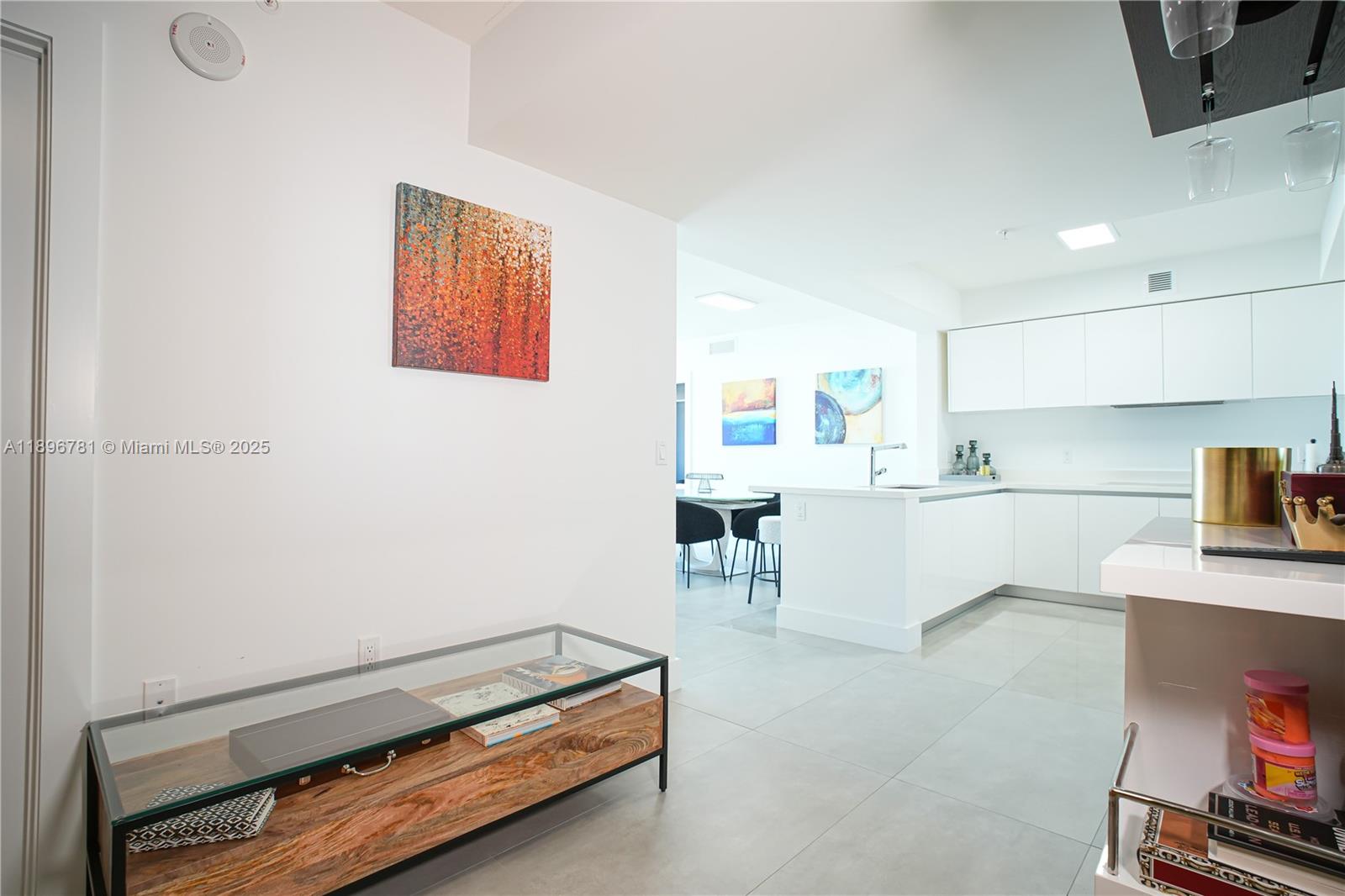 PARQUE TOWERS CONDO - Residential Lease