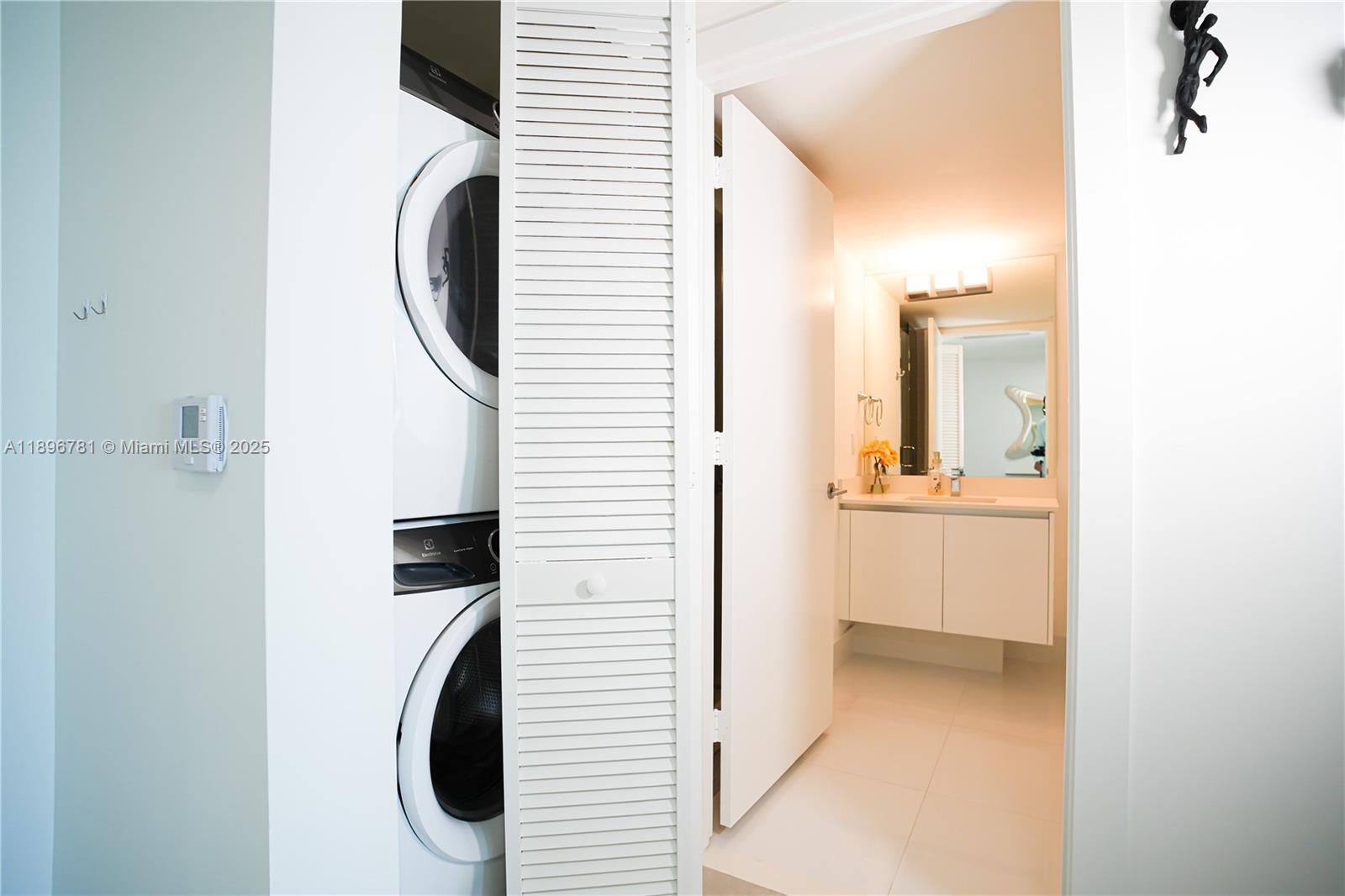 PARQUE TOWERS CONDO - Residential Lease