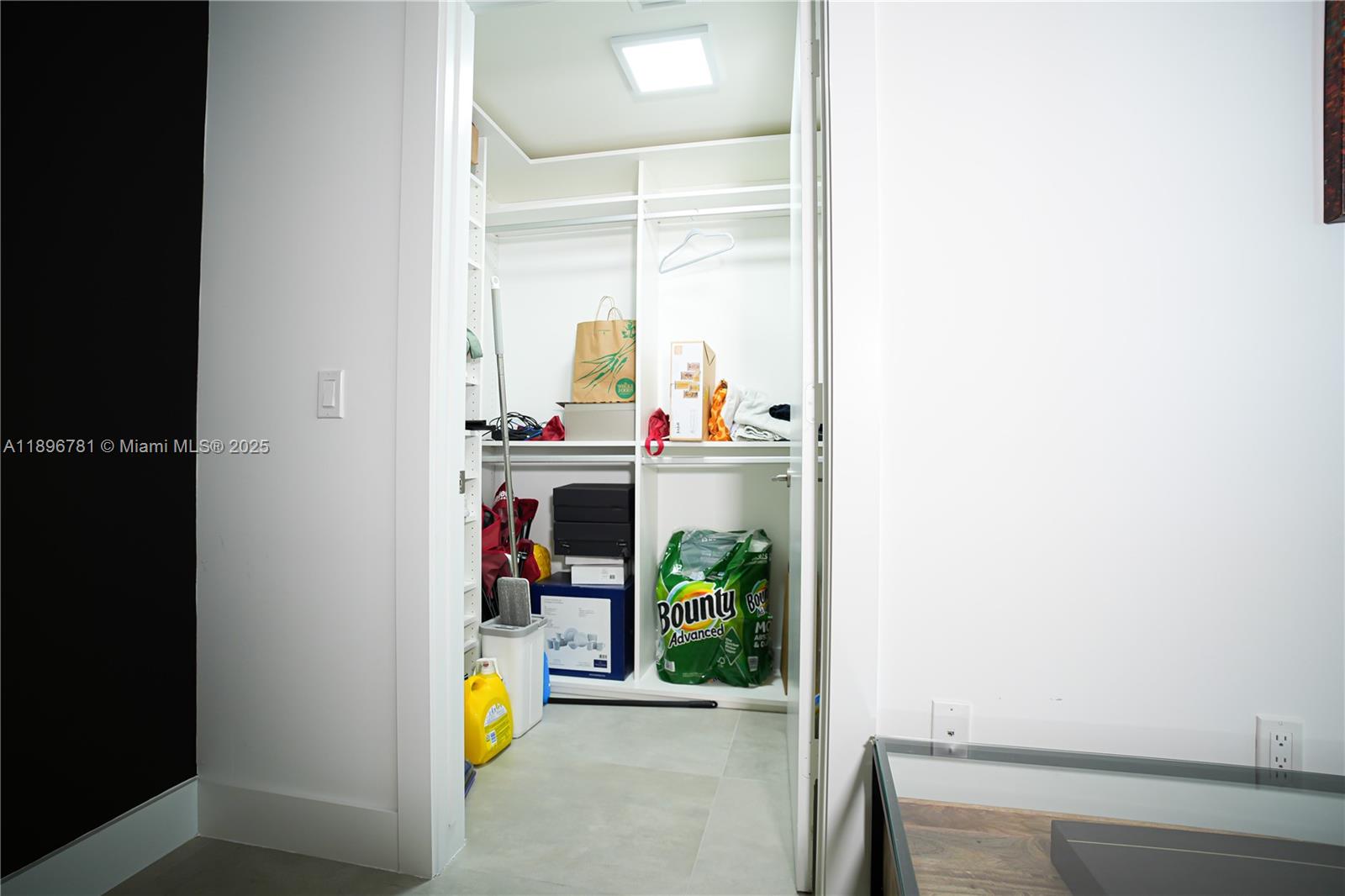 PARQUE TOWERS CONDO - Residential Lease