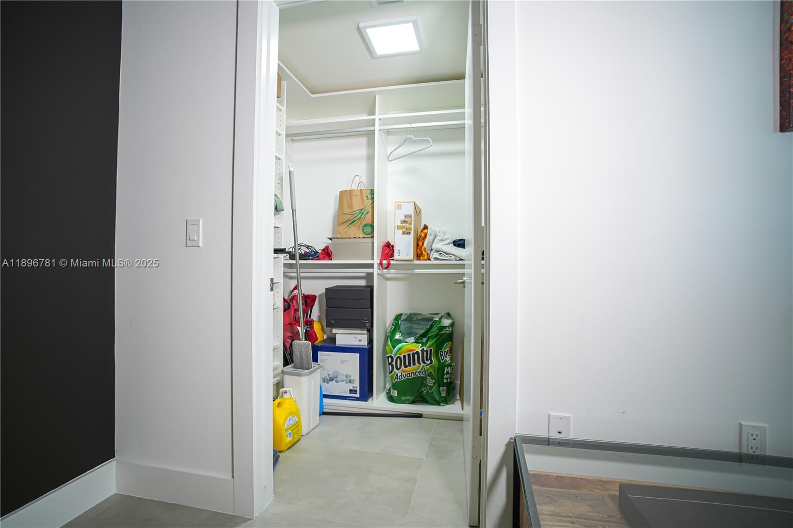 PARQUE TOWERS CONDO - Residential Lease